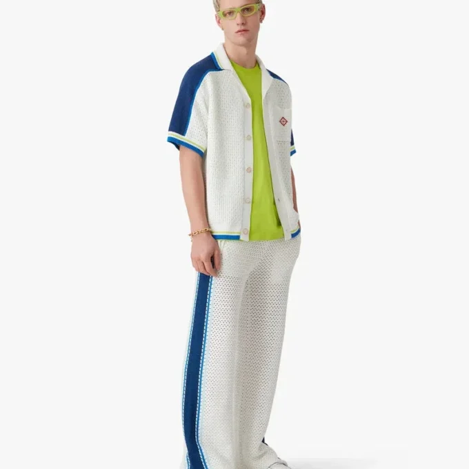 Pantalones deportivos de malla a rayas blancas y azules