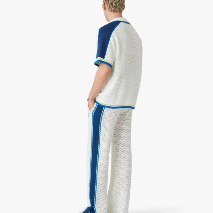 Pantalones deportivos de malla a rayas blancas y azules