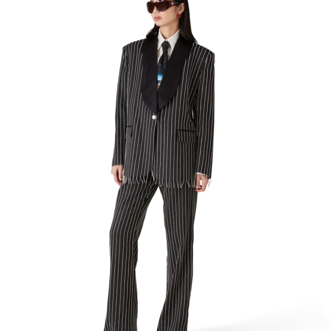 Pantalones entallados con adornos de cristales