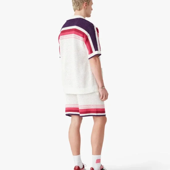 Polo de manga corta con rayas blancas