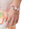 Pulsera de perlas con nudos rosa