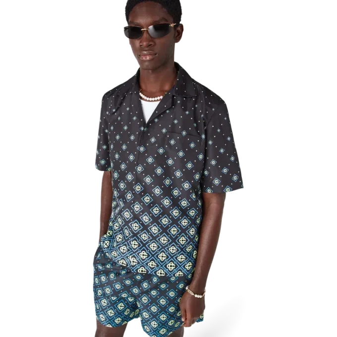 Ropa de baño de pantalones cortos con monograma negro degradado