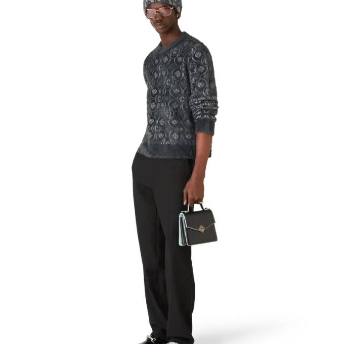 Suéter mullido con monograma