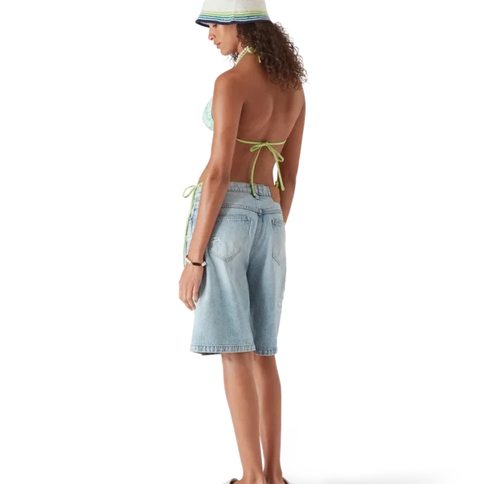 Top de bikini con monograma ondulado