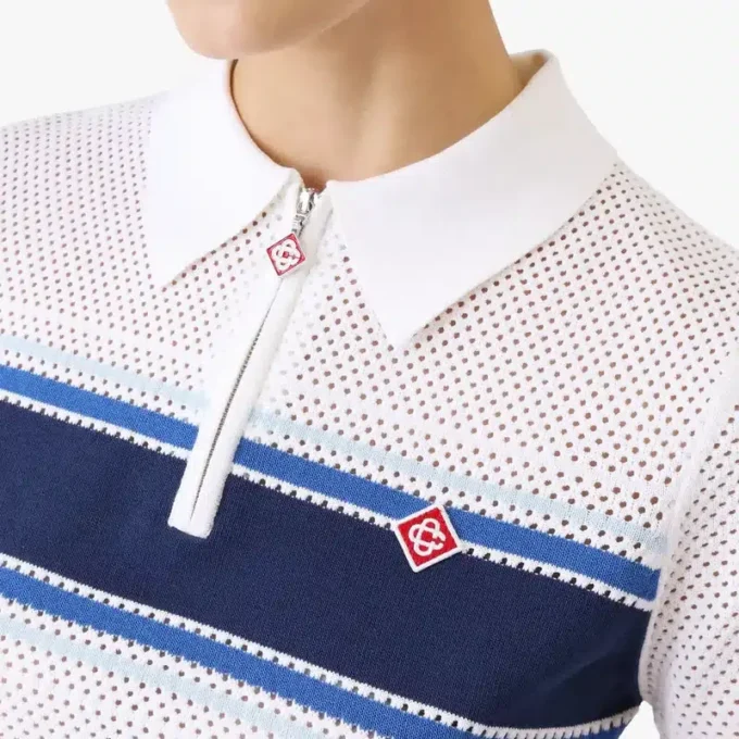 Top de malla a rayas blancas y azules