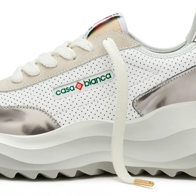 Zapatillas Atlantis blancas y cromadas para mujer