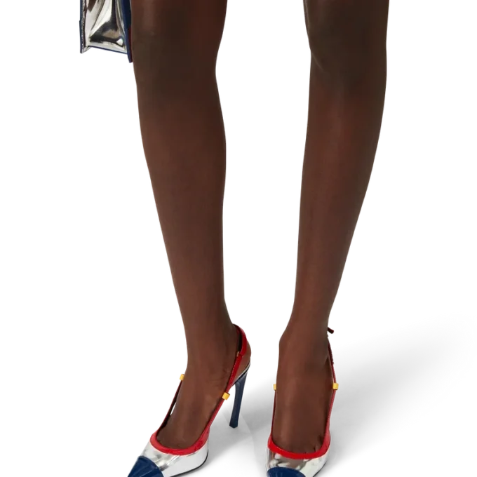 Zapatos de tacón con tiras traseras y arco cromado